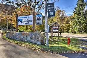 Walk to Beech Mtn Slopes: Cozy Condo w/ Fireplace!