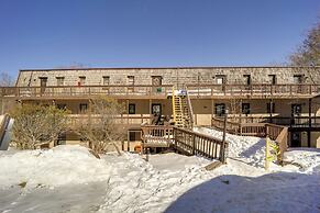 Walk to Beech Mtn Slopes: Cozy Condo w/ Fireplace!