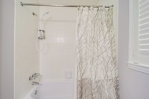 Walk to Beech Mtn Slopes: Cozy Condo w/ Fireplace!