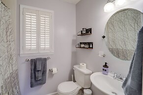 Walk to Beech Mtn Slopes: Cozy Condo w/ Fireplace!