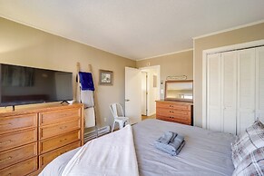 Walk to Beech Mtn Slopes: Cozy Condo w/ Fireplace!