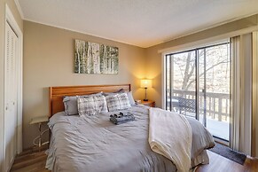 Walk to Beech Mtn Slopes: Cozy Condo w/ Fireplace!