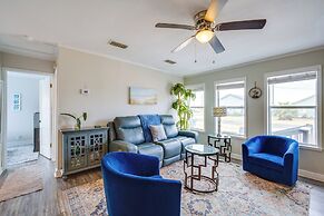 Walk to Beach & Pier: Updated Abode in Rockport!