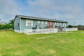 Walk to Beach & Pier: Updated Abode in Rockport!