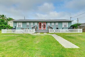 Walk Dtwn: Pet-friendly Townhome in Rockport