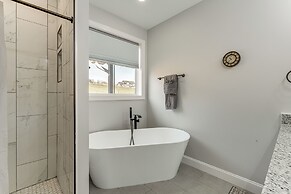 Cherokee Lake Retreat w/ Views in Morristown!