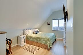 Mountain-view Deck: Secluded Cabin in Palmer