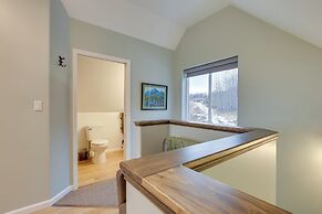 Mountain-view Deck: Secluded Cabin in Palmer