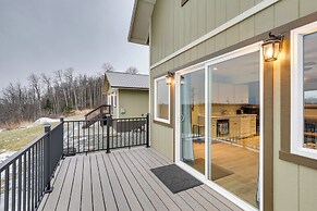Mountain-view Deck: Secluded Cabin in Palmer