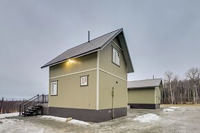 Mountain-view Deck: Secluded Cabin in Palmer