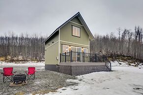 Mountain-view Deck: Secluded Cabin in Palmer