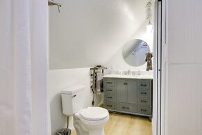 Mountain-view Deck: Secluded Cabin in Palmer