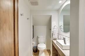 Mountain-view Deck: Secluded Cabin in Palmer