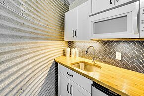 9 Mi to Dtwn Granbury: Getaway w/ Water Views