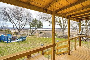 9 Mi to Dtwn Granbury: Getaway w/ Water Views