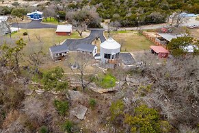 9 Mi to Dtwn Granbury: Getaway w/ Water Views