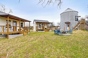 9 Mi to Dtwn Granbury: Getaway w/ Water Views