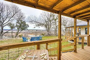 9 Mi to Dtwn Granbury: Getaway w/ Water Views
