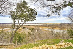 9 Mi to Dtwn Granbury: Getaway w/ Water Views