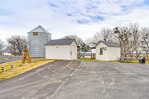 9 Mi to Dtwn Granbury: Getaway w/ Water Views