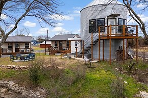 9 Mi to Dtwn Granbury: Getaway w/ Water Views