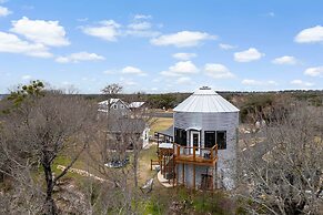 9 Mi to Dtwn Granbury: Getaway w/ Water Views