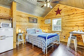 9 Mi to Dtwn Granbury: Getaway w/ Water Views