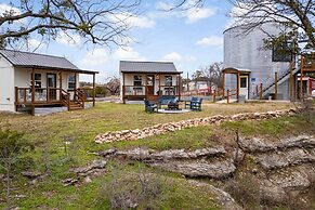 9 Mi to Dtwn Granbury: Getaway w/ Water Views
