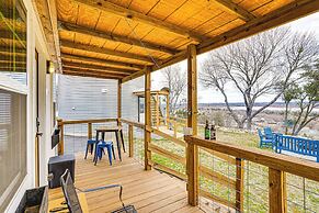 9 Mi to Dtwn Granbury: Getaway w/ Water Views