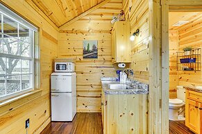 9 Mi to Dtwn Granbury: Getaway w/ Water Views