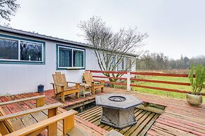 5 Mi to Hillsboro: Peaceful Home w/ Fire Pit