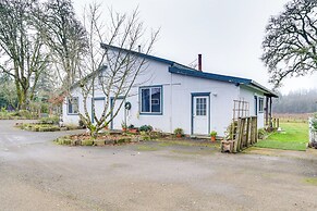 5 Mi to Hillsboro: Peaceful Home w/ Fire Pit