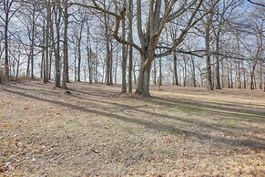 8 Mi to Kentucky Downs: Quiet Getaway w/ Patio