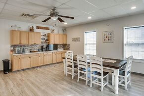 8 Mi to Kentucky Downs: Quiet Getaway w/ Patio