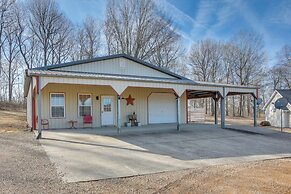 8 Mi to Kentucky Downs: Quiet Getaway w/ Patio