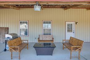 8 Mi to Kentucky Downs: Quiet Getaway w/ Patio