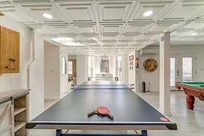 Lakefront Lookout Shoals Getaway w/ Table Games!