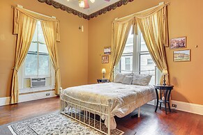 Walk to Parks & Cafes: Historic Jeanerette Home