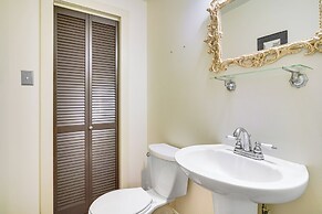 Walk to Parks & Cafes: Historic Jeanerette Home