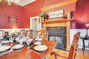 Walk to Parks & Cafes: Historic Jeanerette Home