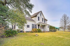 Walk to Parks & Cafes: Historic Jeanerette Home
