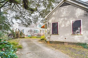 Walk to Parks & Cafes: Historic Jeanerette Home