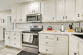 Near Bourbon Trail: Quiet Home w/ Deck