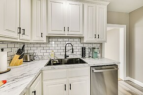 Near Bourbon Trail: Quiet Home w/ Deck