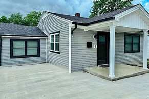 Near Bourbon Trail: Quiet Home w/ Deck