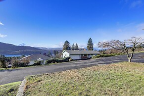 Outdoor Adventurer's Oasis in White Salmon