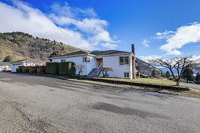 Outdoor Adventurer's Oasis in White Salmon