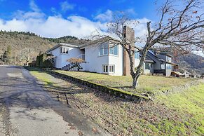 Outdoor Adventurer's Oasis in White Salmon