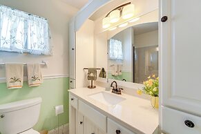 4 Mi to Warm Mineral Springs: Canal-front Getaway