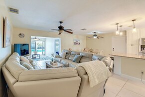 4 Mi to Warm Mineral Springs: Canal-front Getaway